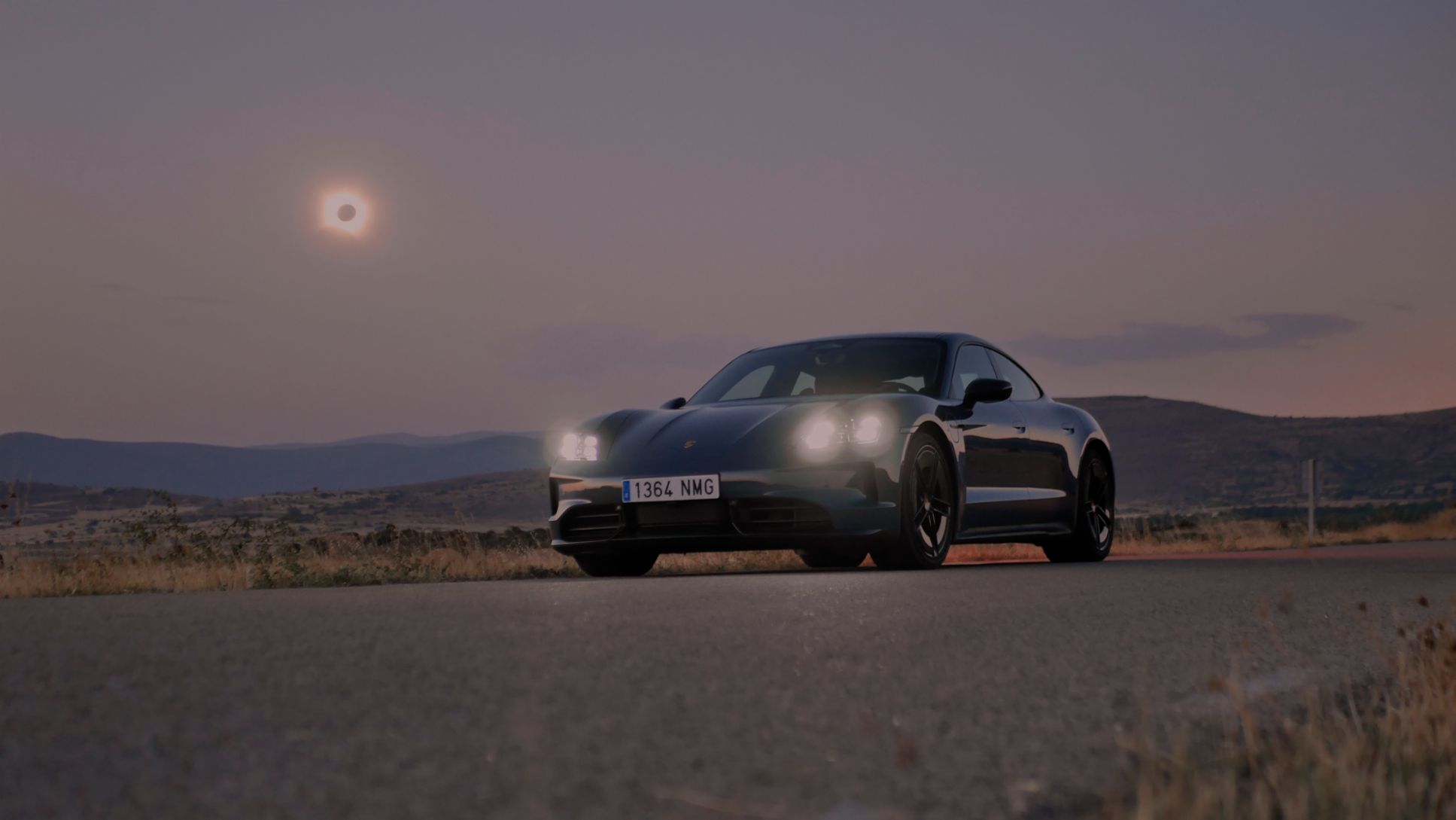 Porsche Taycan GTS en Soria durante el eclipse total, 2026, Porsche Ib&eacute;rica