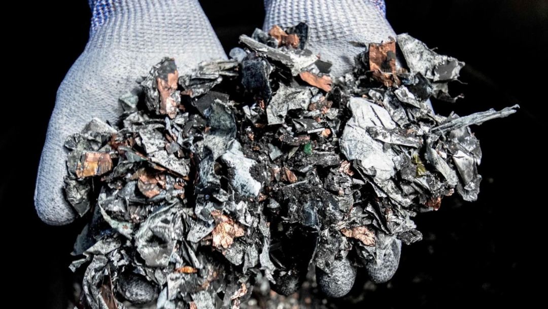Porsche Costa Rica y FORTECH impulsan el reciclaje de bater&iacute;as y otros desechos electr&oacute;nicos en el pa&iacute;s