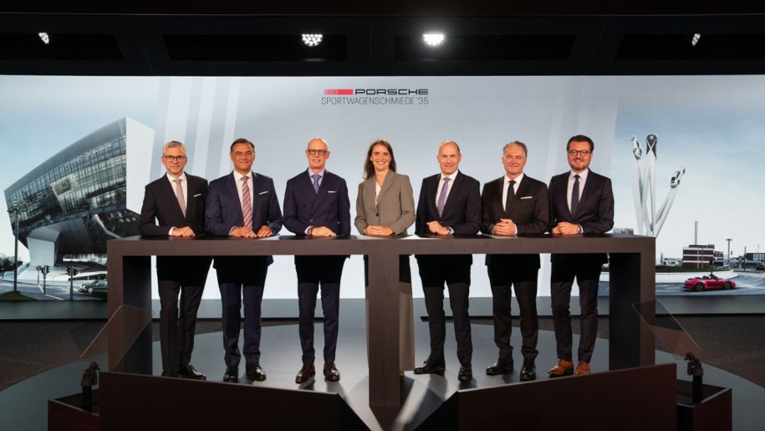 Dr. Jochen Breckner, Mitglied des Vorstandes, Finanzen und IT, Dr. Michael Steiner, Stellv. Vorstandsvorsitzender und Mitglied des Vorstandes, Forschung und Entwicklung, Dr. Michael Leiters, Vorstandsvorsitzender der Dr. Ing. h.c. F. Porsche AG, Vera Schalwig, Mitglied des Vorstandes, Personal- und Sozialwesen, Joachim Scharnagl, Mitglied des Vorstandes, Beschaffung, Matthias Becker, Mitglied des Vorstandes, Vertrieb und Marketing, Christian Friedl, Mitglied des Vorstandes, Produktion und Logistik, 2026, Porsche AG