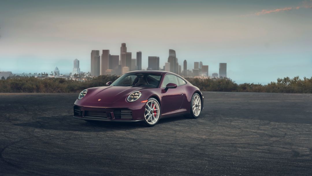 Trois pédales. Six rapports. D’innombrables sourires. La 911 Carrera S à boîte manuelle est de retour.