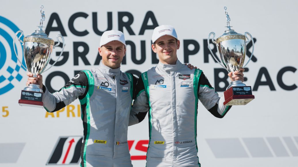 Laurens Vanthoor (BEL) y Jonny Edgar (GB) (i-d), AO Racing (nº 177), Grand Prix de Long Beach, campeonato IMSA, 2025, Porsche AG