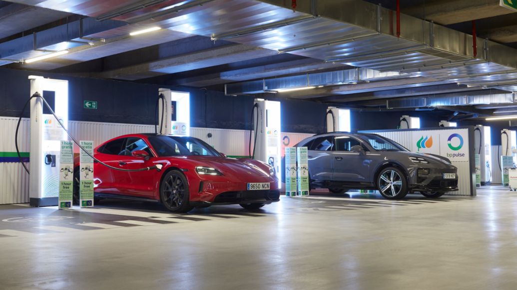 Porsche Taycan, Porsche Macan (i-d), inauguraci&oacute;n de la estaci&oacute;n de carga r&aacute;pida de Nuevos Ministerios, Madrid, 2025, Porsche Ib&eacute;rica