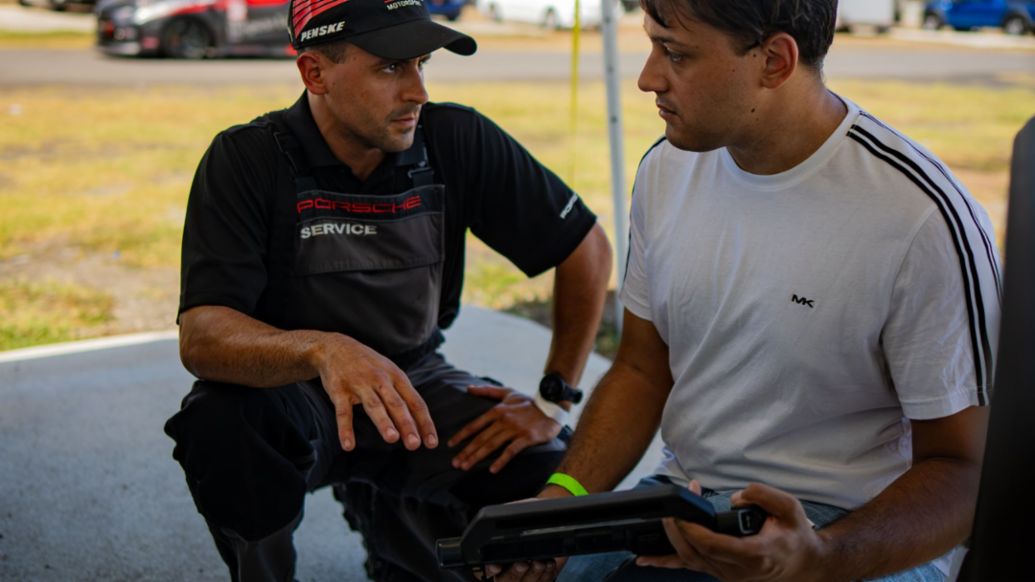  Chris Hern&aacute;ndez, T&eacute;cnico Certificado, Porsche Center Puerto Rico acerca a estudiantes de ingenier&iacute;a a la experiencia profesional del automovilismo