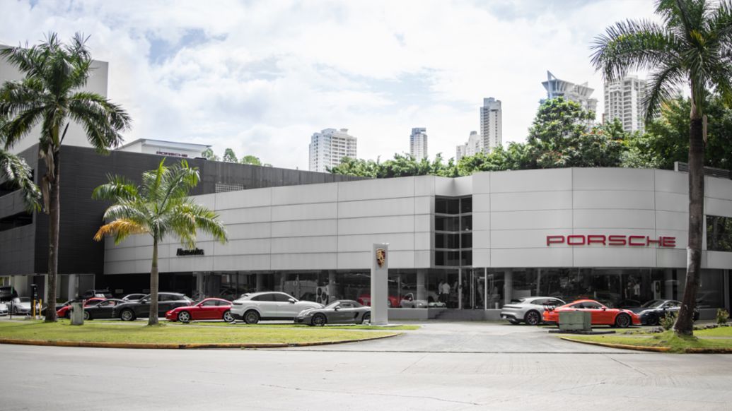 2025: Porsche Center Panam&aacute;