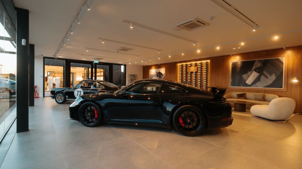 Porsche 911 Carrera 4 GTS, Porsche 911 E, Porsche Uruguay y Pulenta Estate, Jos&eacute; Ignacio, Uruguay, 2026.