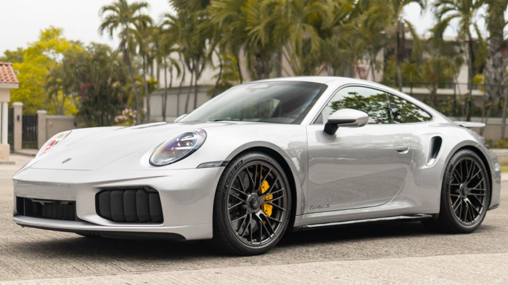 Porsche 911 Turbo S Coup&eacute;