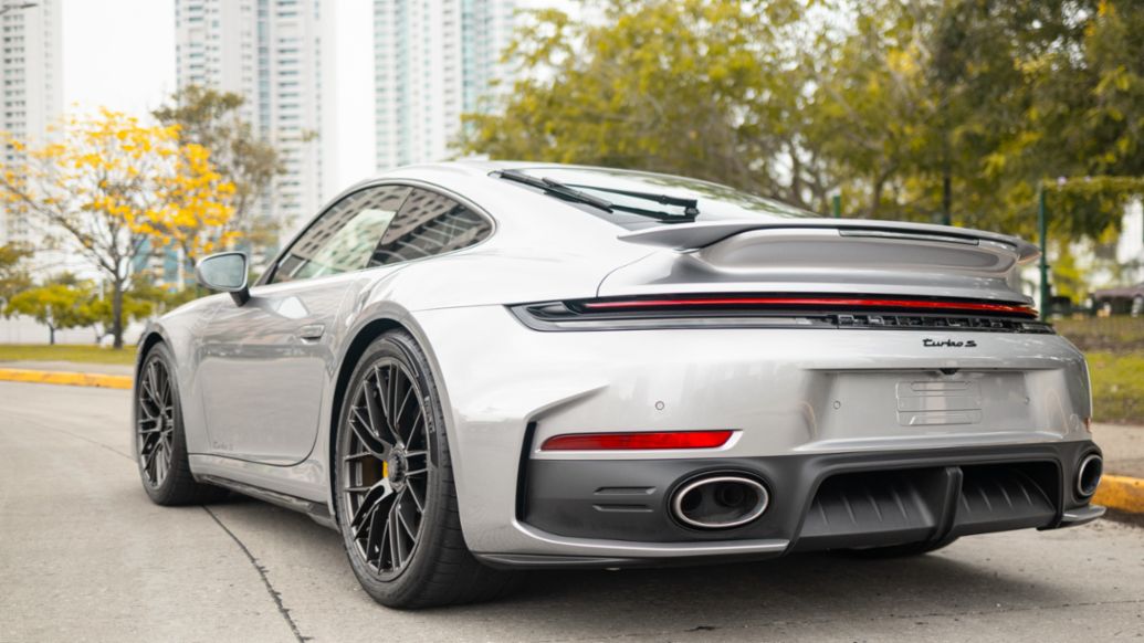 Porsche 911 Turbo S Coup&eacute;