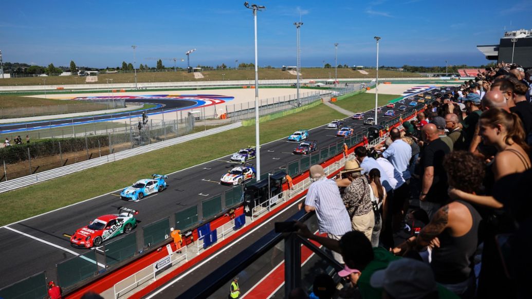 Le 911 GT3 Cup schierate in partenza a Misano