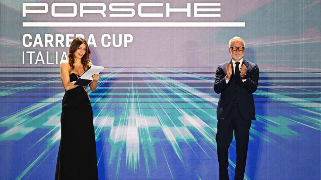 Sul palco Pietro Innocenti, Amministratore Delegato di Porsche Italia e Federica Masolin, presentatrice della serata