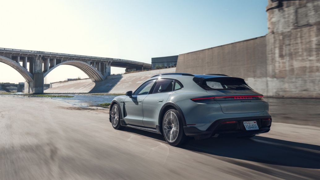 Taycan Turbo S Cross Turismo