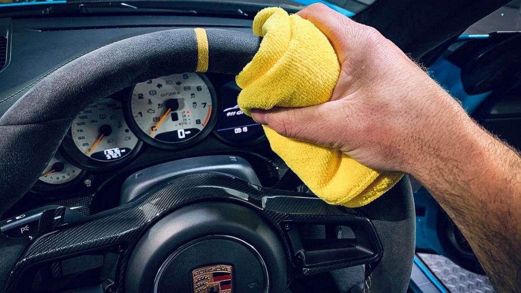 Alcantara steering wheel, 2020, Porsche AG