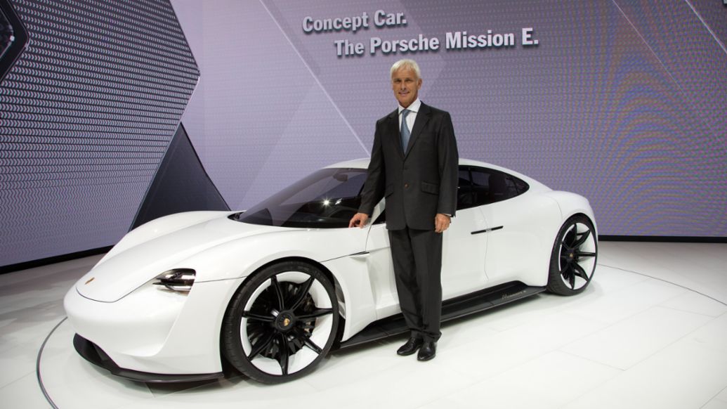 Matthias Müller, Vorstandsvorsitzender, Mission E, Konzeptstudie, Pressekonferenz IAA, Frankfurt, 2015, Porsche AG