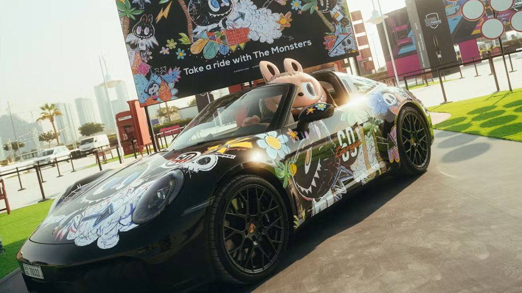 Porsche et Kasing Lung, le cr&eacute;ateur de Labubu, se sont associ&eacute;s pour cr&eacute;er une &oelig;uvre d&rsquo;art unique