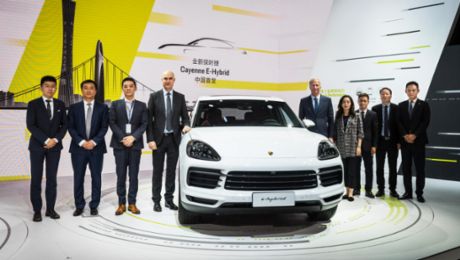 全新 Cayenne E-Hybrid 领衔 两款 E 驱高效动力混动车型亮相广州车展