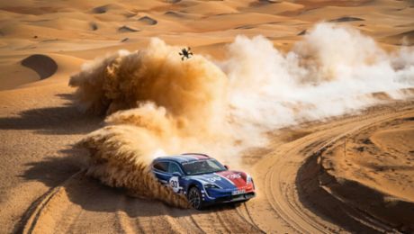 Drive2Extremes: the Taycan Turbo Cross Turismo between ice and desert