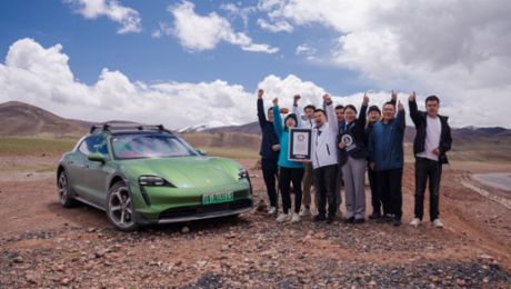 Neuer Höhenrekord für Porsche Taycan Cross Turismo