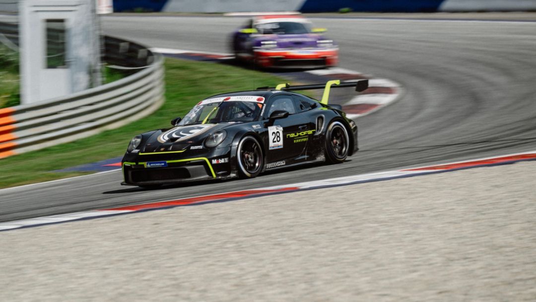 Felix Neuhofer remporte les deux courses de la GT3 Cup 