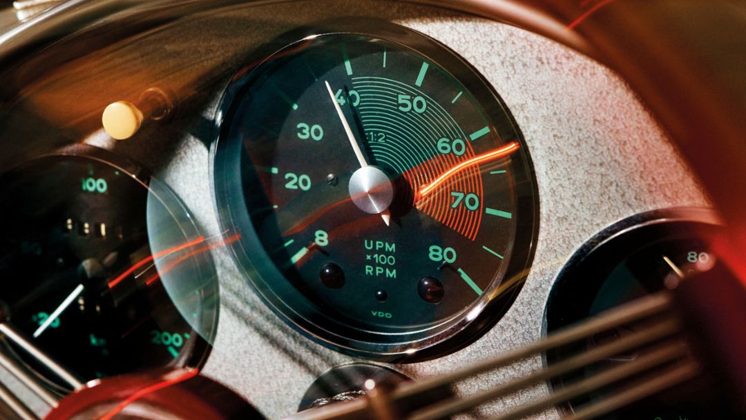 Origen del tacómetro central de Porsche