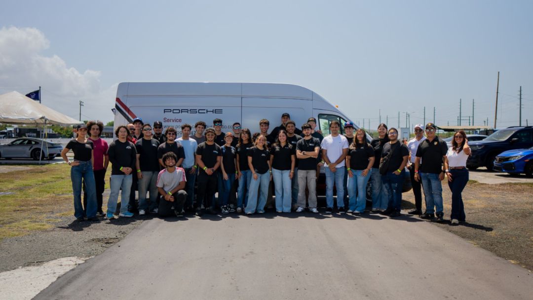 Porsche Center Puerto Rico acerca a estudiantes de ingeniería a la experiencia profesional del automovilismo