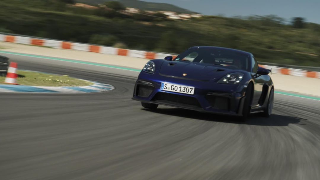 718 Cayman GT4 RS in Estoril