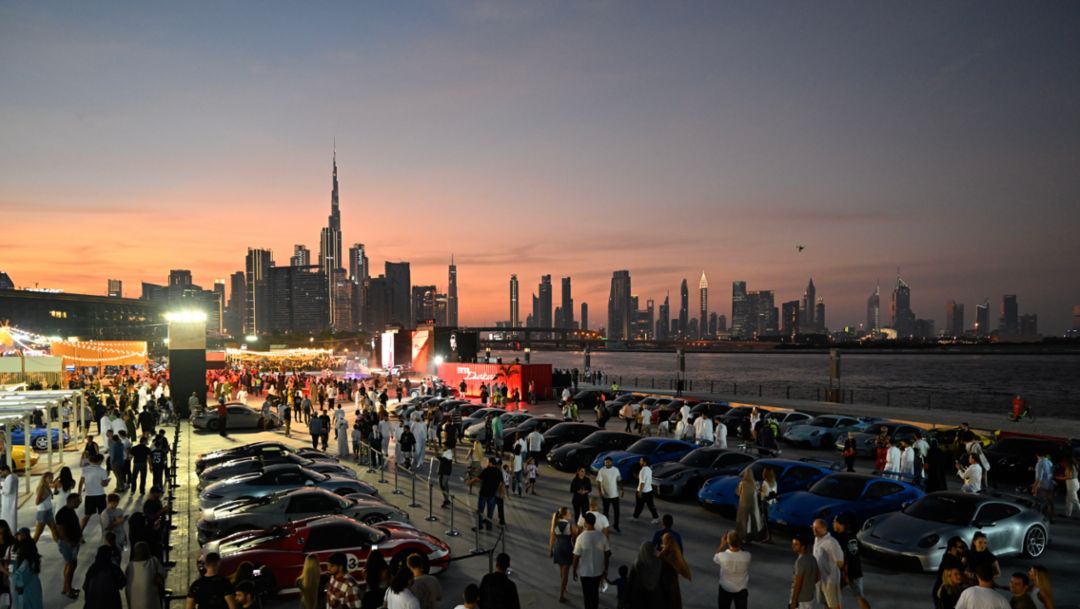 Mehr als 15.000 Fans besuchen „Icons of Porsche“ in Dubai
