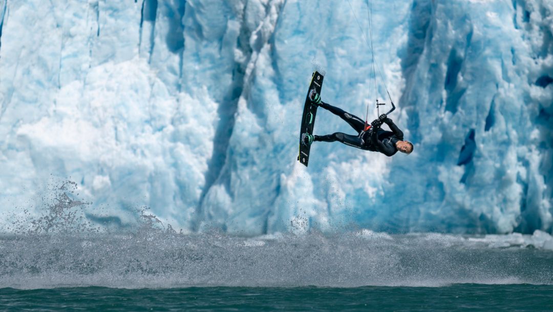 Für Action-Aufnahmen: Kitesurfer auf Abenteuer-Tour in Alaska