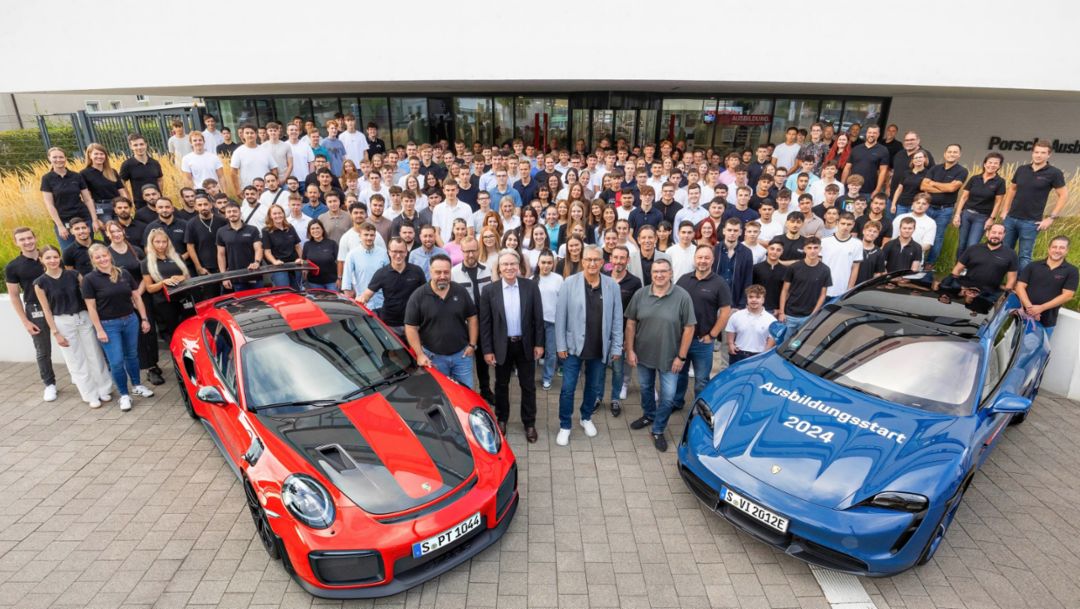 Start für rund 200 Auszubildende und dual Studierende bei Porsche