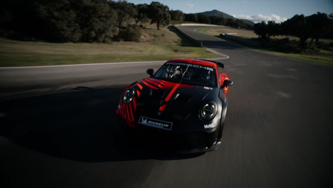 Der neue Porsche 911 GT4 R auf der Strecke