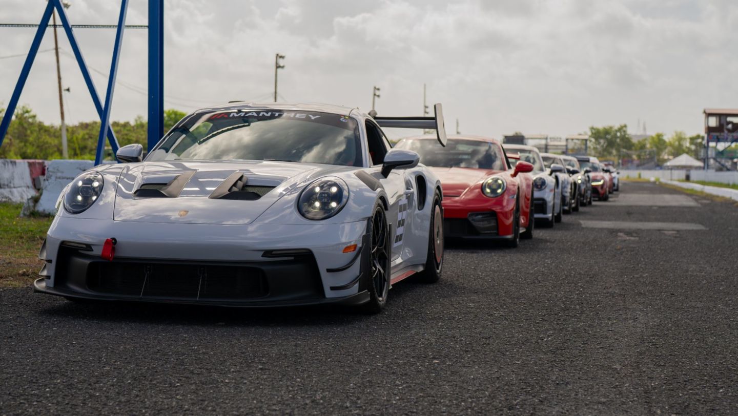 Porsche Center Puerto Rico acerca a estudiantes de ingeniería a la experiencia profesional del automovilismo