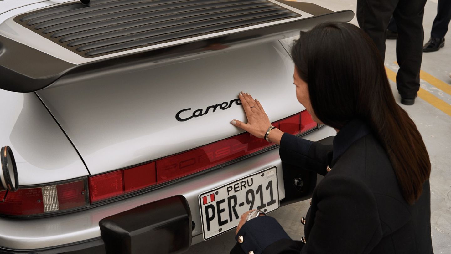 El 911 Carrera 3.2 de 1988 en Perú con sus propietarios, 2026, Porsche AG