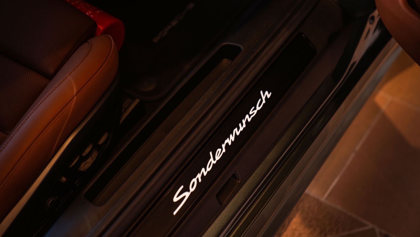 Sonderwunsch 911 Targa Green Roof 2.0, Riyadh, Saudi Arabia, 2026, Porsche Middle East
