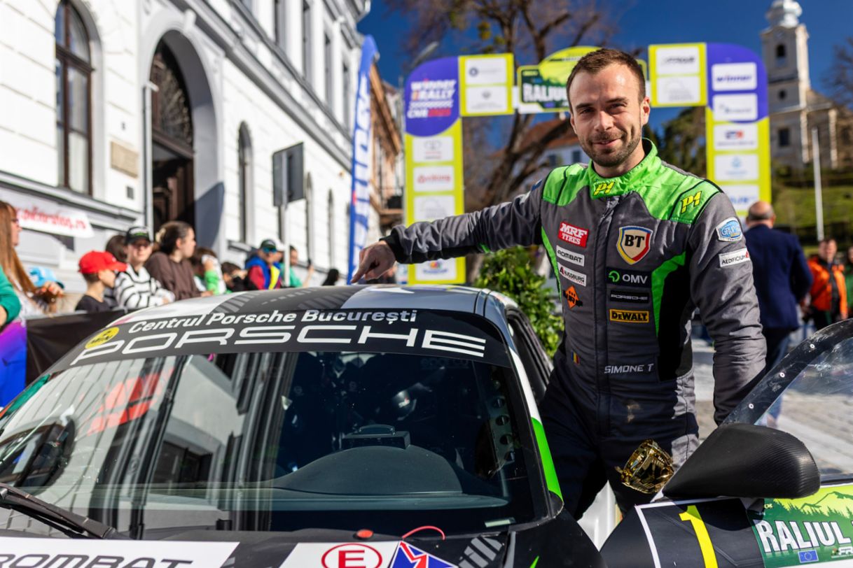Simone Tempestini, campion național absolut la raliuri pentru a 10-a oară, participă în acest weekend la etapa de la București a Campionatului Național de Super Rally, comunicat de presă, 22/10/2025, Porsche AG