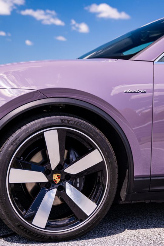 Porsche Experience Centers welcome the new Macan Electric to the track