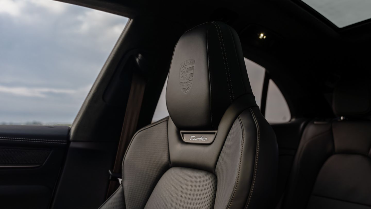 Porsche Experience Centers welcome the new Macan Electric to the track