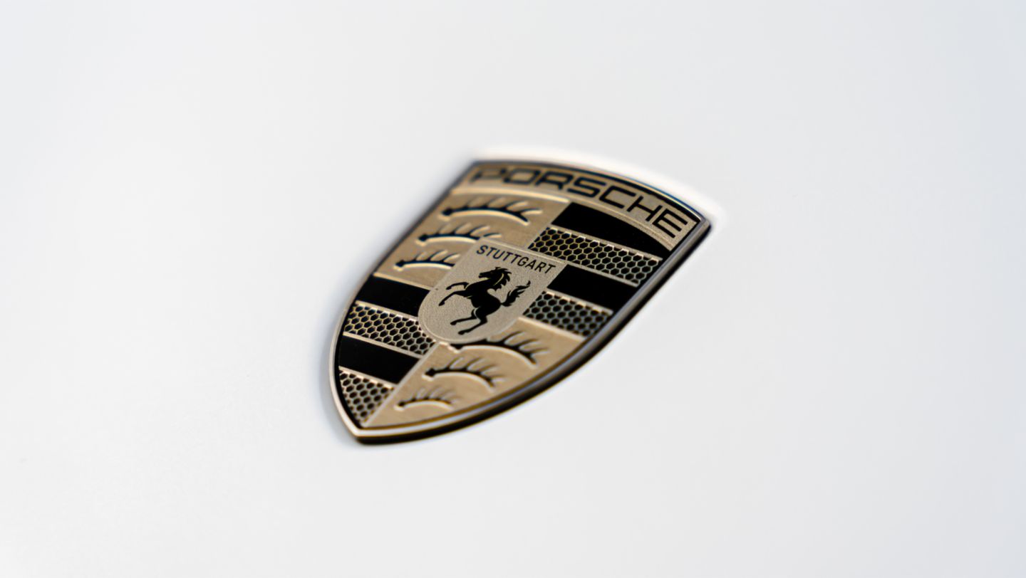 Porsche Experience Centers welcome the new Macan Electric to the track