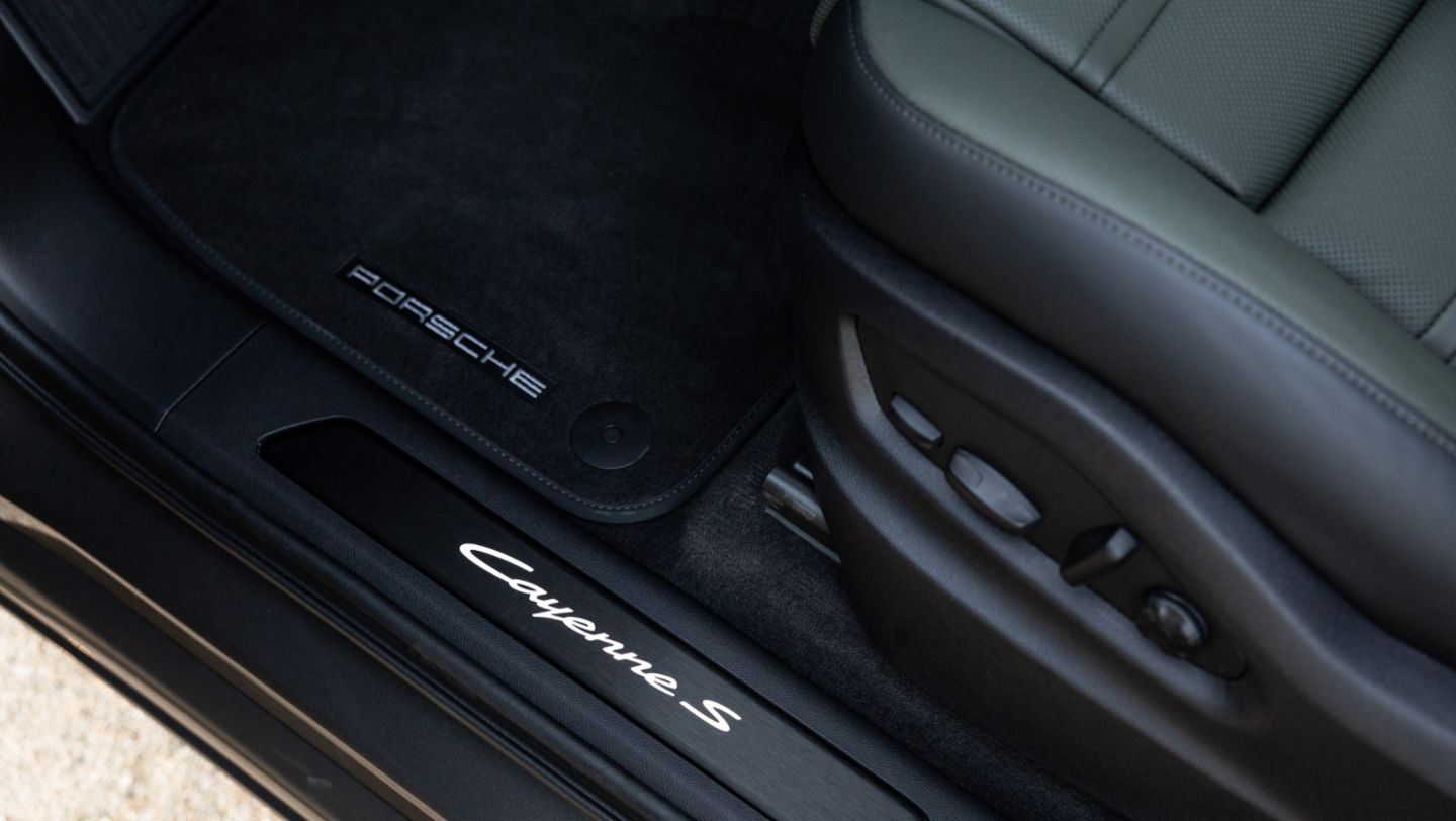 Cayenne (E3 ll), Quarzite Grey Metallic