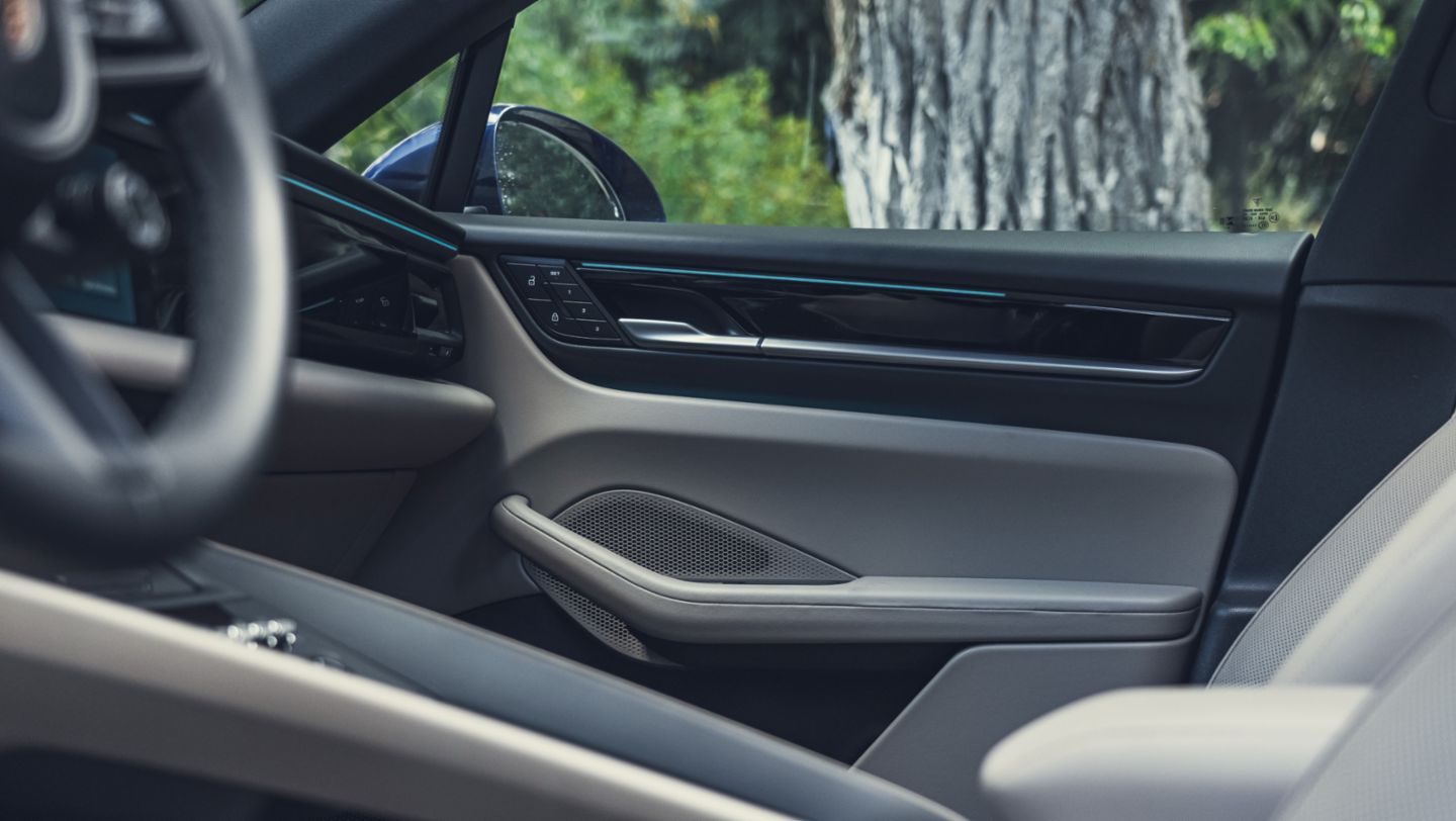 Macan, Gentian Blue, BEV, 2025, H2