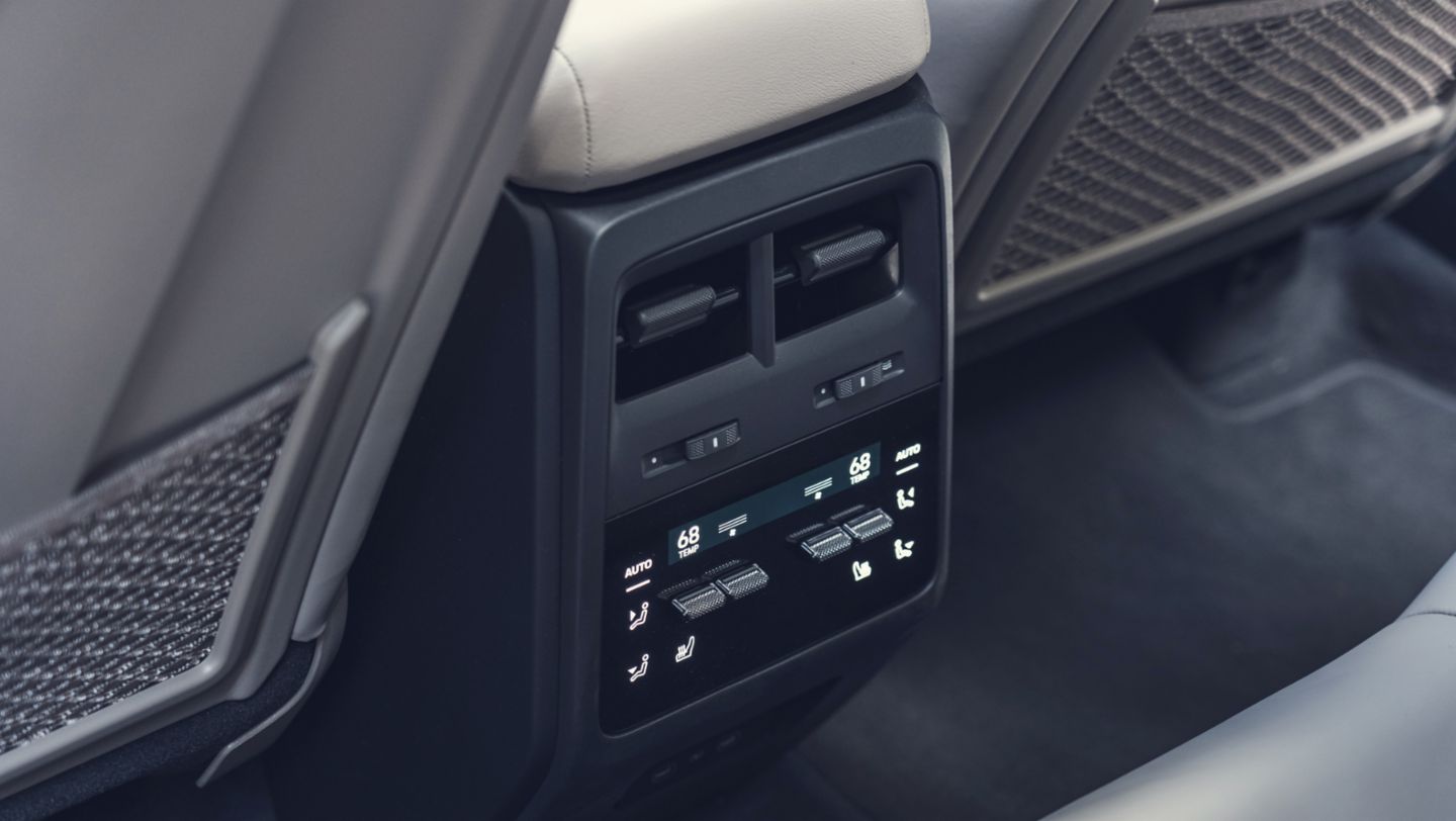 Macan, Gentian Blue, BEV, 2025, H2
