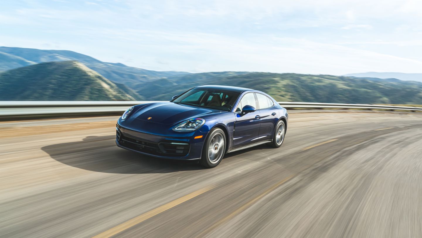 Panamera, Gentian Blue, 2021, PCNA