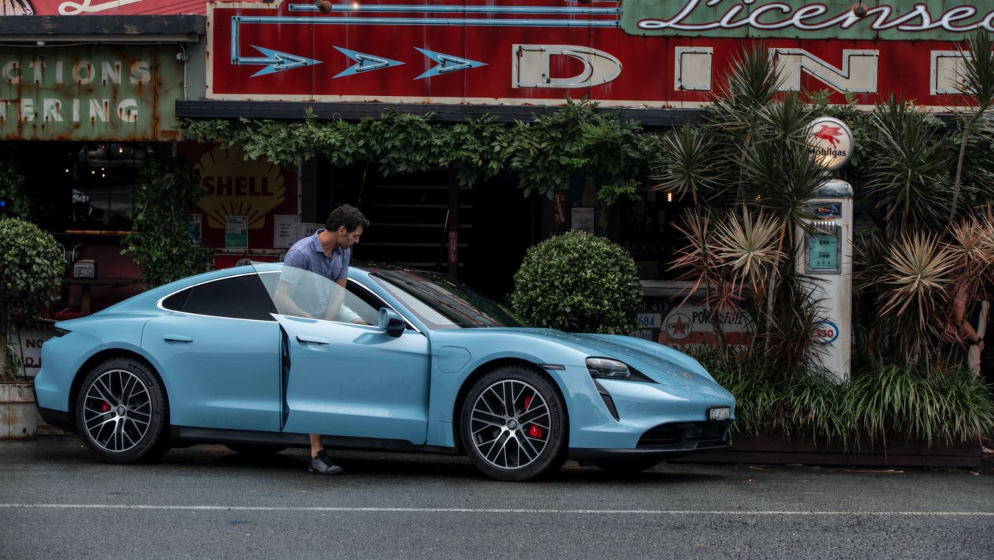 Mark Webber, Porsche Brand Ambassador, Taycan 4S, Queensland, Australia, 2021, Porsche AG