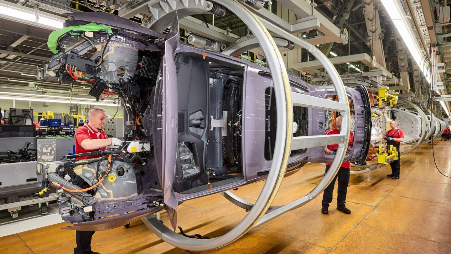Montage, Porsche Werk Leipzig, 2024, Porsche AG