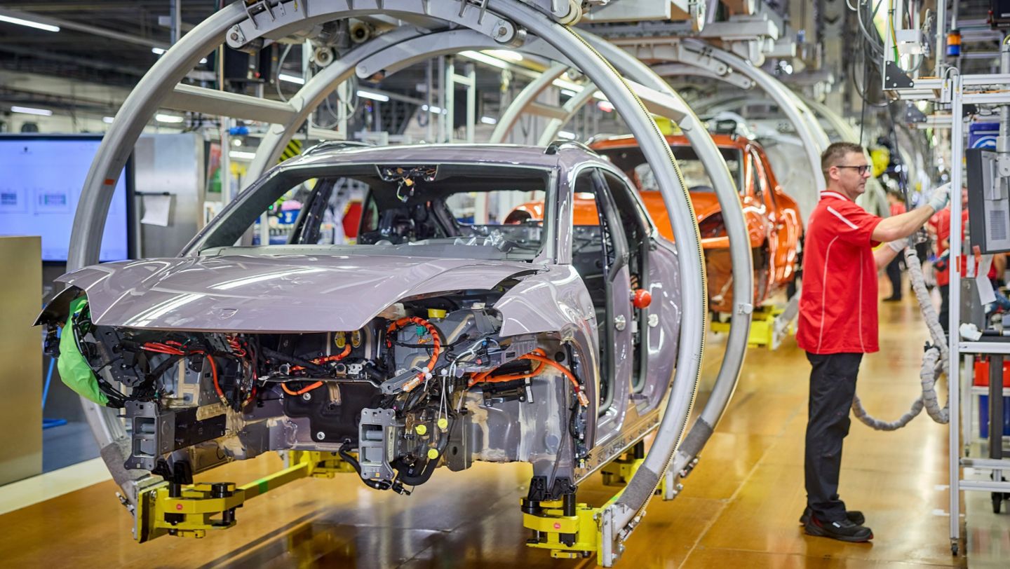 Montage, Porsche Werk Leipzig, 2024, Porsche AG