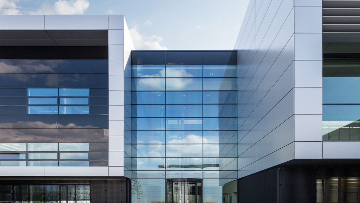 Eingang Designstudio und Konzeptbau, Porsche Entwicklungszentrum, Weissach, 2014, Porsche AG 