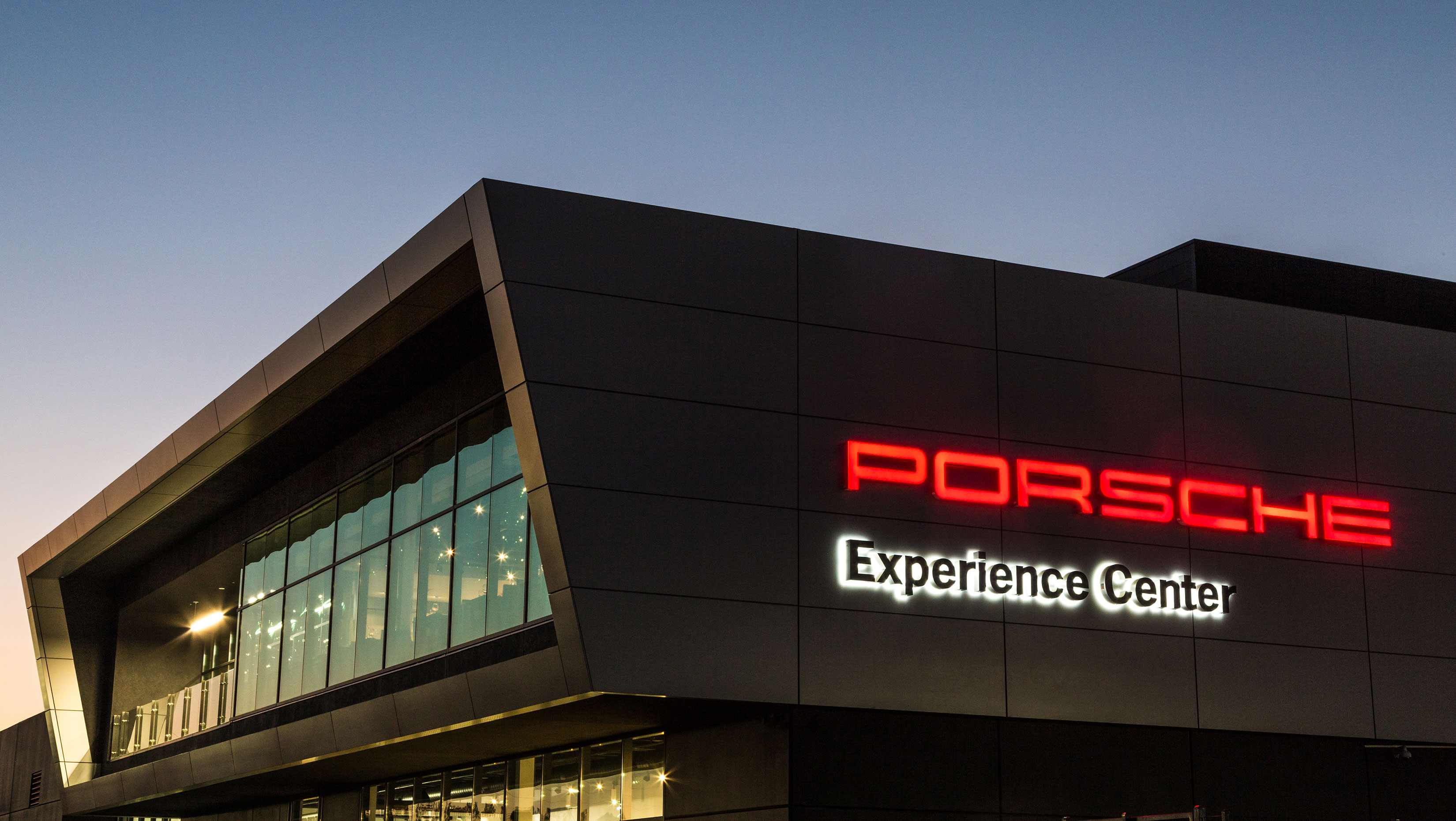 Porsche Experience Center, Los Angeles, 2016, Porsche AG