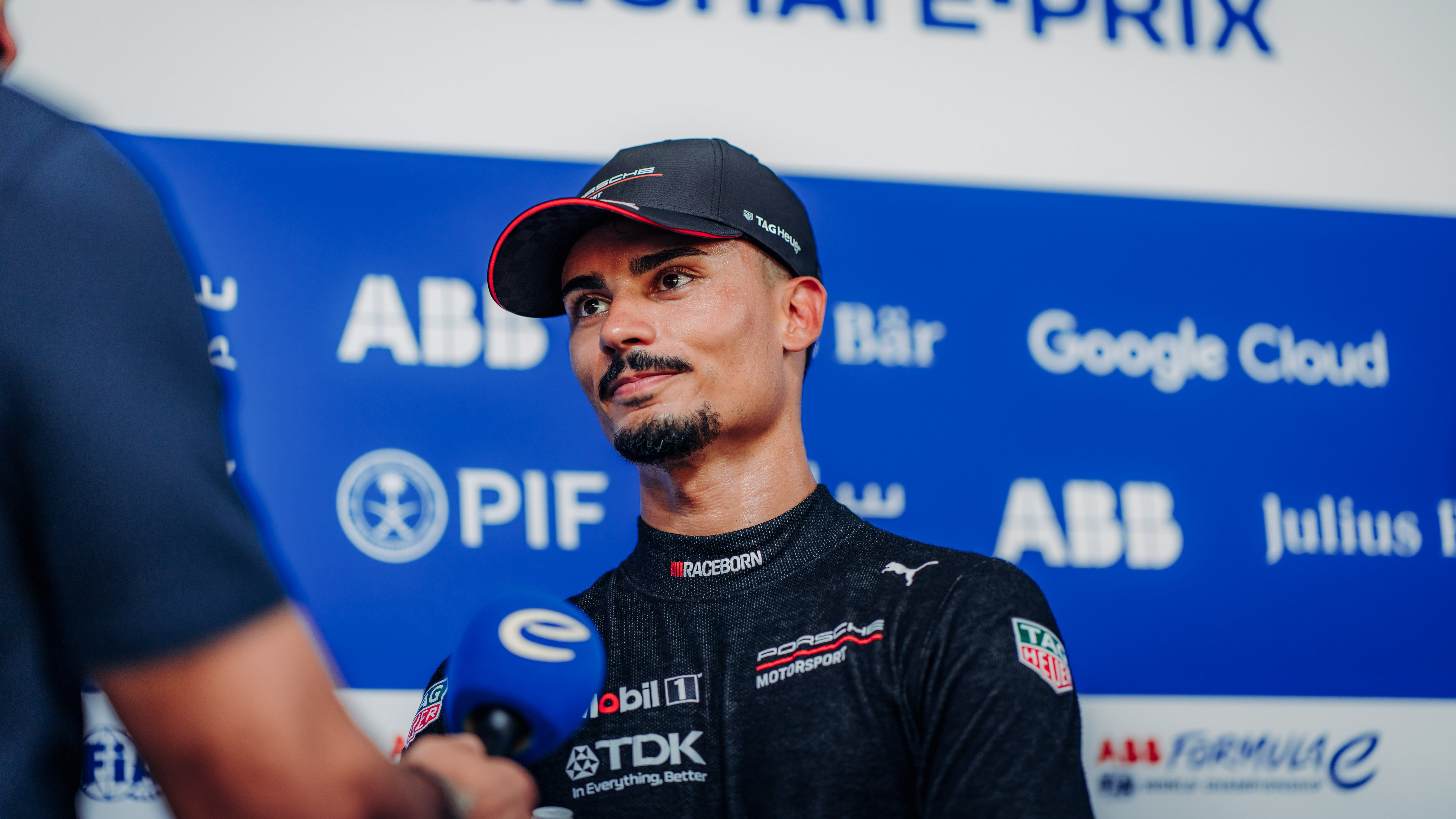 Pascal Wehrlein, piloto oficial del equipo Porsche F&oacute;rmula E, E-Prix de Shangh&aacute;i 2, 2026, Porsche AG